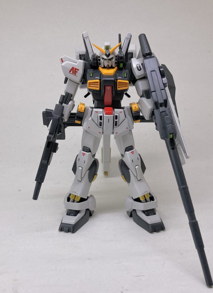 キットはリバイブより全体的なバランスが好きな旧HGUCガンダムMk-2を使用。