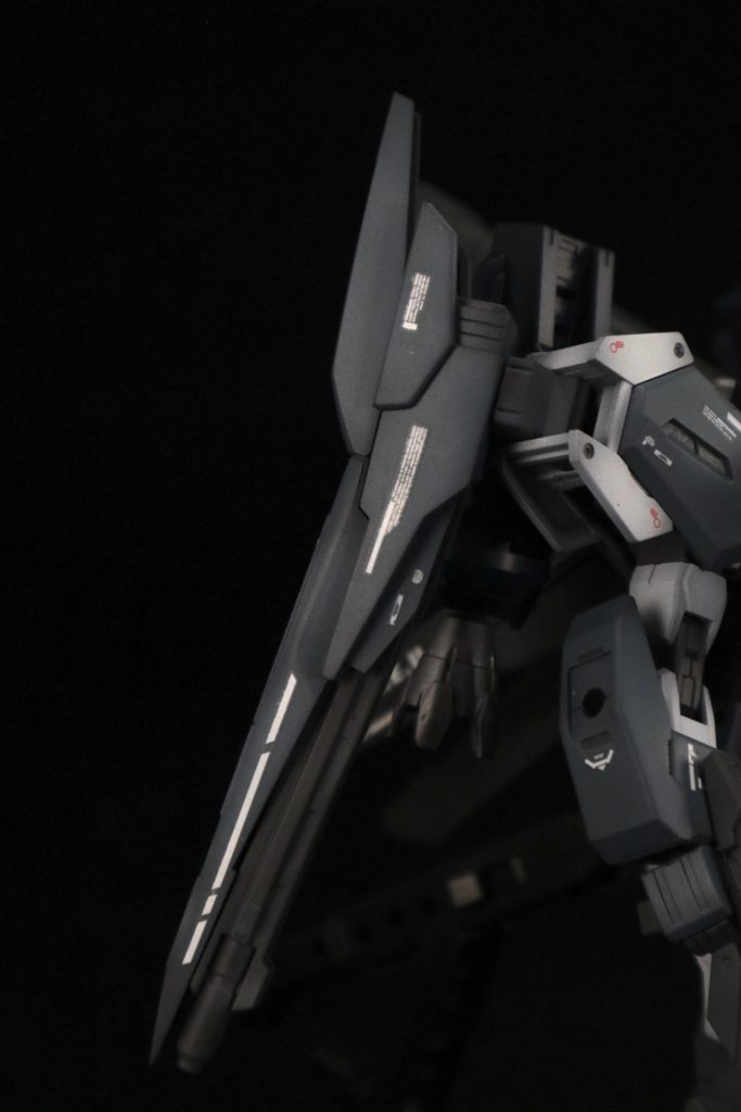 右肩キャノン。どう見てもZZⅡのアレ。肩にマウントしてる兵器好きです。