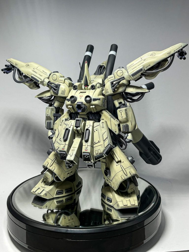 今回はまず全体の工作からご紹介。ミキシング初挑戦という事で、とにかく全体のイメージをまとめるところからの戦いでした。と言っても大掛かりな工作スキルがある訳もなく、基本はジ・Oそのままで、アルパのパーツを大の字に増設するイメージで組み合わせてみました。