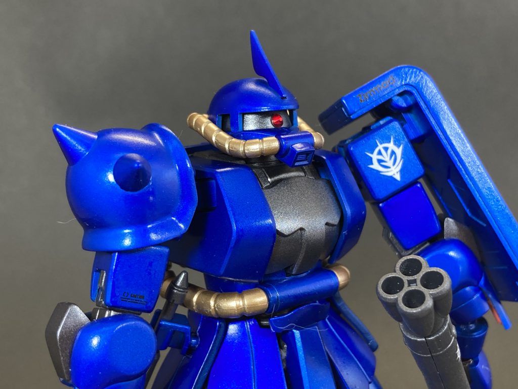 スワロフスキーのモノアイ。