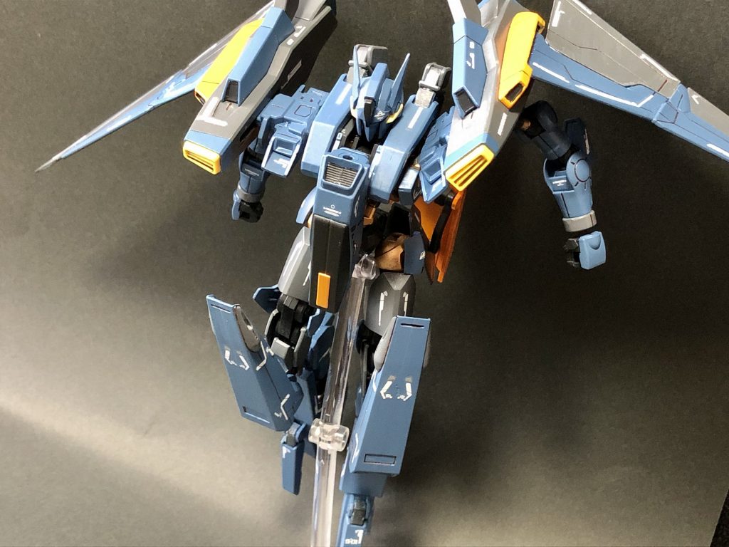 Gディフェンサーそのものに可変機構を盛り込んだら面白いんじゃないかと思い作ってみましたマークIIやテルティウム、レギンレイズのパーツを主に使用しています。ウイングはプラ板で大きく長く。 