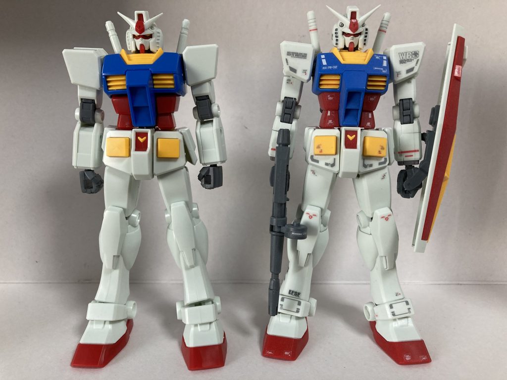 EGと並べて角を一度折ってしまい再度武器なしのEGを買ったため、パチ組で比較を個人的にはEGの胴体と腕の隙間が気になっていたのでうまくいってよかったです