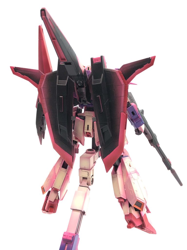 下地となっている蛍光ピンクは途中からアクリジョンを使用しています。初登場からラインナップもまあまあ増えたのでボチボチ乗り換えていこうかな。