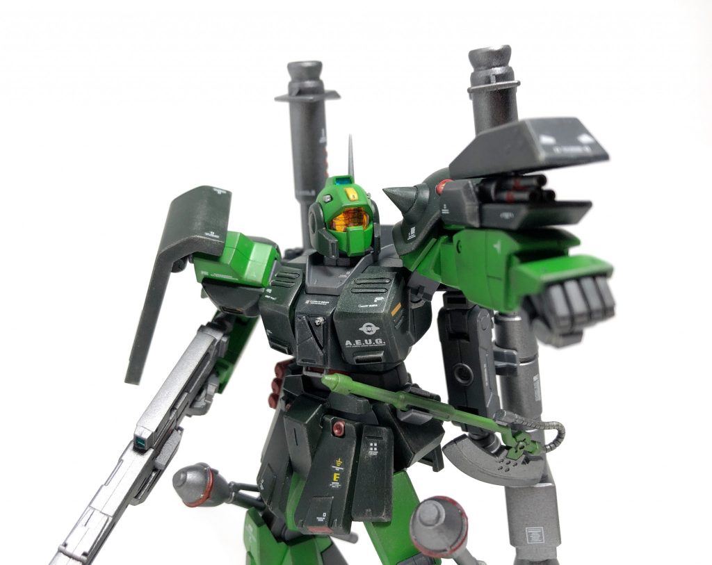 ◆腕部ガトリングガン◆サイクロプス隊を調べている際に見たケンプファーvsアレックス戦を見て取り付けている。アレックスは機密化されていた為、スペック等の情報が得られず見様見真似のレプリカである。