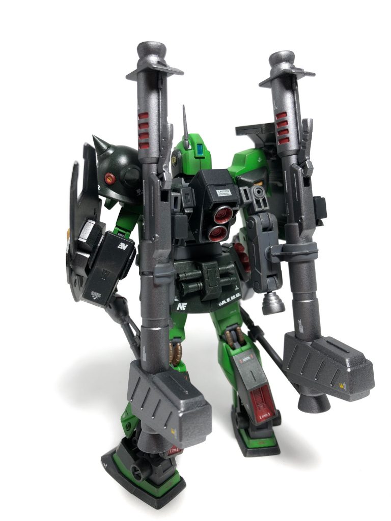 本機はMSA-003ネモのカスタム機である。ネモに追加装甲としてMS-06FZザクⅡ改の機体の一部を移植している。この際、内部には爆薬を仕込み爆発による衝撃でダメージを軽減するチョバムアーマー化されている。火器装備もかつてのジオン軍の兵器を使用している。装備している火器は一年戦争末期に実践された「統合整備計画」の物が殆どであり計画後まもなく一年戦争が終結した為、未使用で残っている物も多く存在しており入手は容易であった。本来こういったカスタムは軍規的に認められない事も多いが軍資金が潤沢でないエゥーゴにとって低予算で増強出来るのであれば好都合であり、またそれによりパイロットの士気が上がるのであればある程度は目を瞑る事も辞さないとしている。実際RMS-099リック・ディアスの一般機カラーリングは本来、黒基調であるがエースパイロットのクワトロ大尉にあやかって赤基調にする者も多かったのもこうしたエゥーゴの事情である。また奇跡的にもネモにはジオンの技術が多数使用されておりジオン系等の装備と相性が良かったのも評価点であるだろう。今回のネモ・アルフレッド機に関してはパイロットであるアル本人の強い希望によりこういった形になったのは言うまでもない。