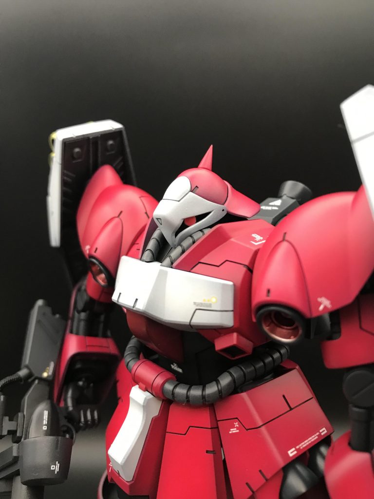 モノアイはHアイズを使用、蛍光ピンクを塗装しました。