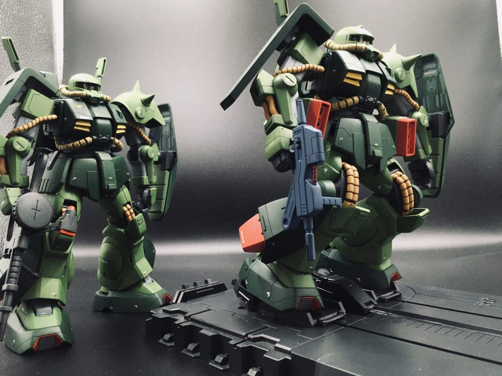 カタパルト発進シーンバリュートパックをつけたかった！（行方不明）もう少し前傾したかったんですが、これ以上すると倒れてしまいます(T ^ T)脚は大きさが合わず、カタパルトにしっかり乗っていません（笑）