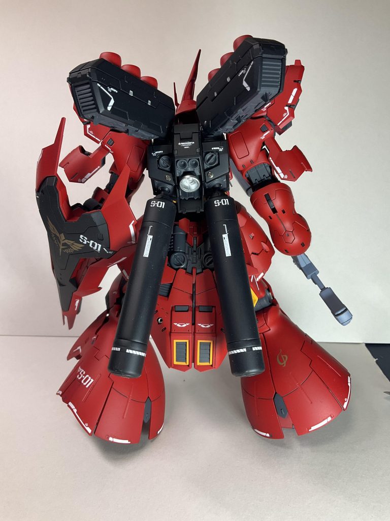 バック1足全体に入ってる棒状の凹みは考えた結果、放置ベタ塗りの時ほどそういう所ちゃんとすべきですが・・・どうすればいいか分からず、モールドが浅く削り直しも難しい、丁手に塗るにも拭き取りにくい、プラバンで作り直すのも考えました→放置(笑)