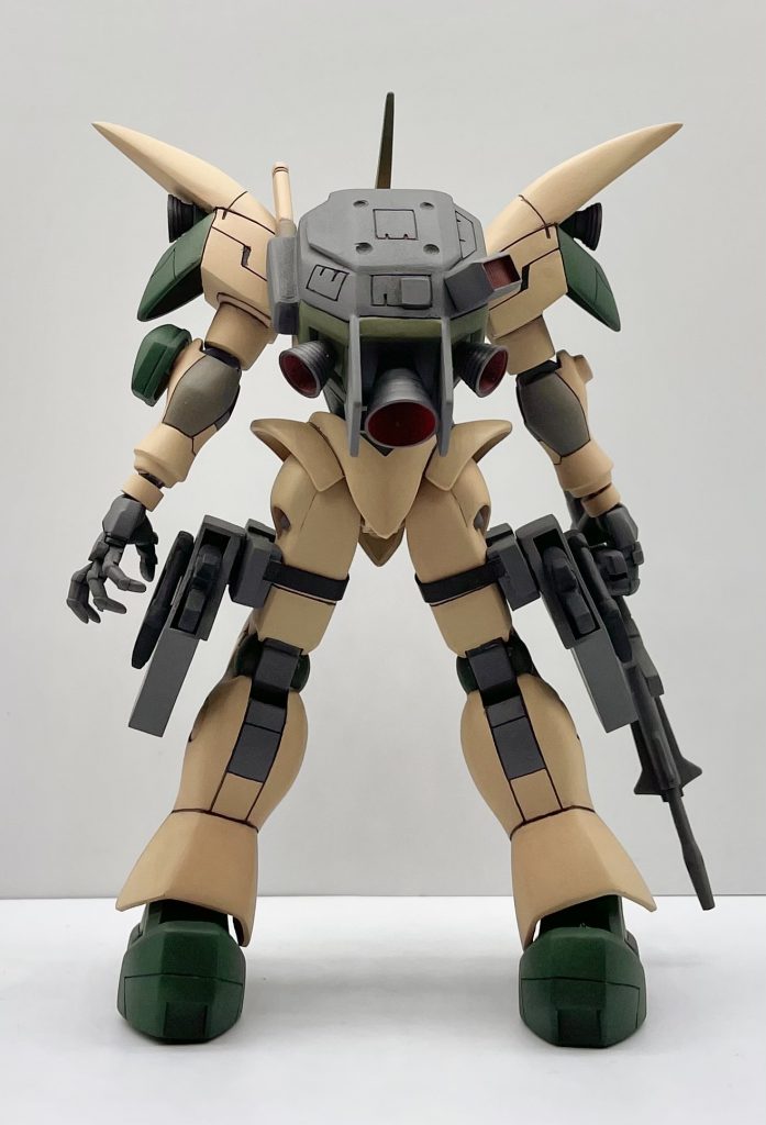 バックショットです。バックパックはいろいろくっつけてみました。