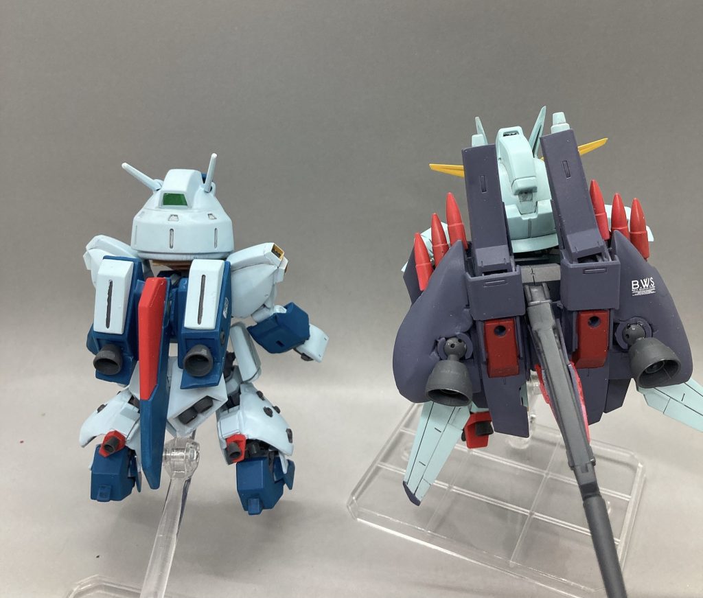 後ろ。リガズィは旧キットのバックパックを使っています。