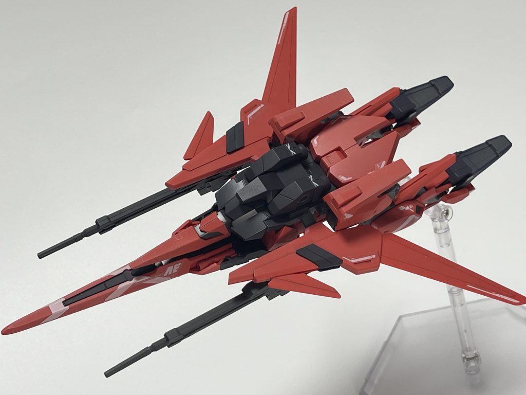 ウェイブライダー形態。ある意味これがやりたくてWライフルにしたと言っても過言ではない。やっぱ左右対称のほうがしっくり来るんですよね。GXとかνみたいな非対称の機体はむしろ好きなんですが、WRは一応飛翔体ですからね…