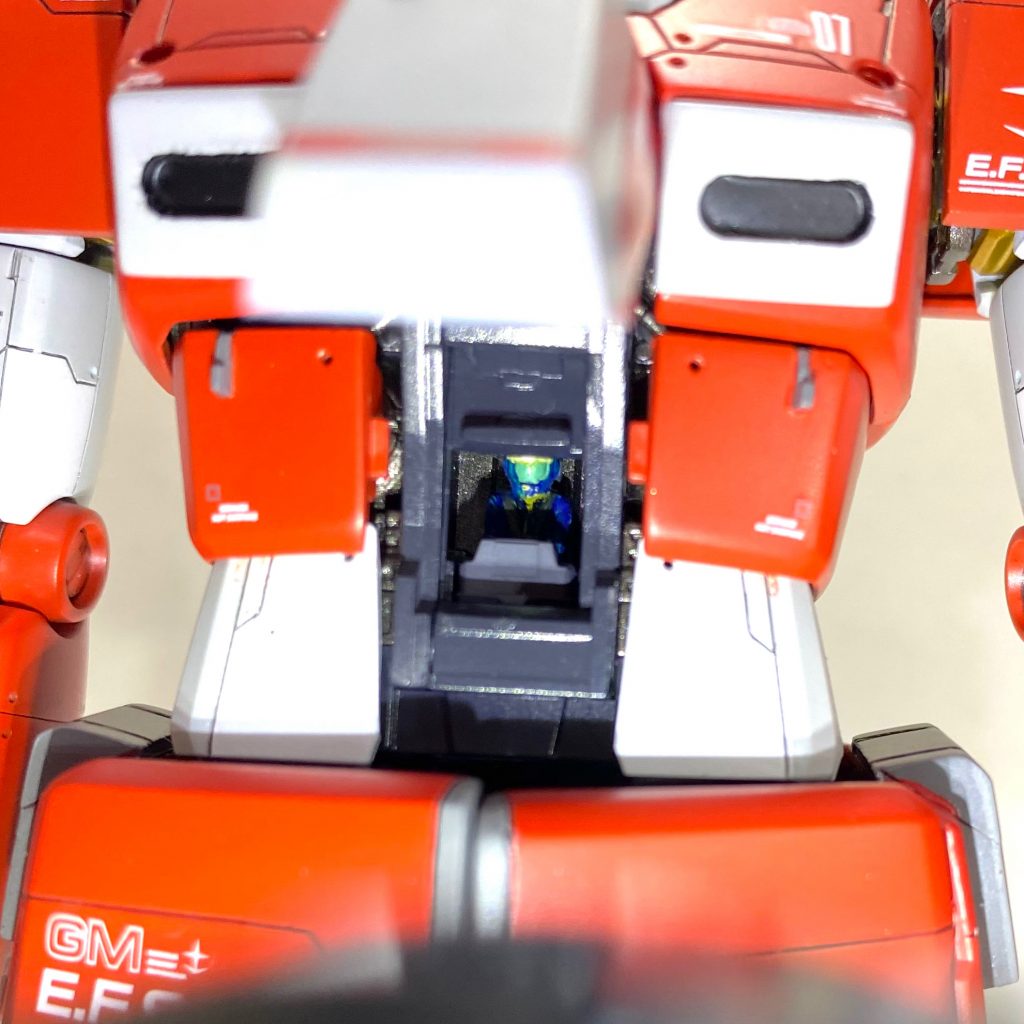 パイロットも塗装して載せました。