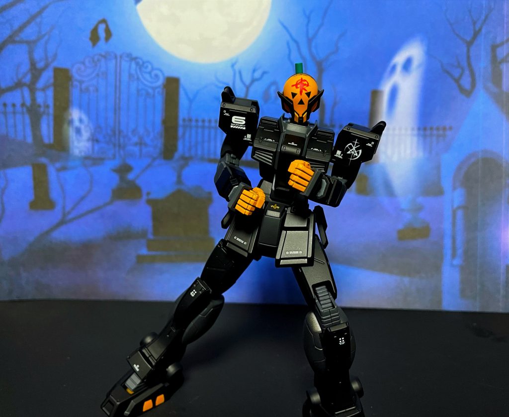 というわけで、ハロウィンに合わせて偽マフティーダンスをモチーフにしたガンプラでした。頭部はアルス、胴体はマドロック、肩と脚はガンダムFSD、腕はデスティニーです。