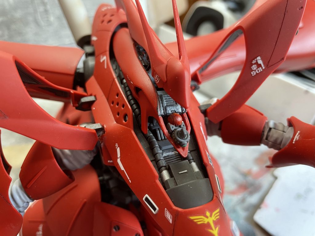 コックピット。RGサザビーよりだいぶ小さくなっています。