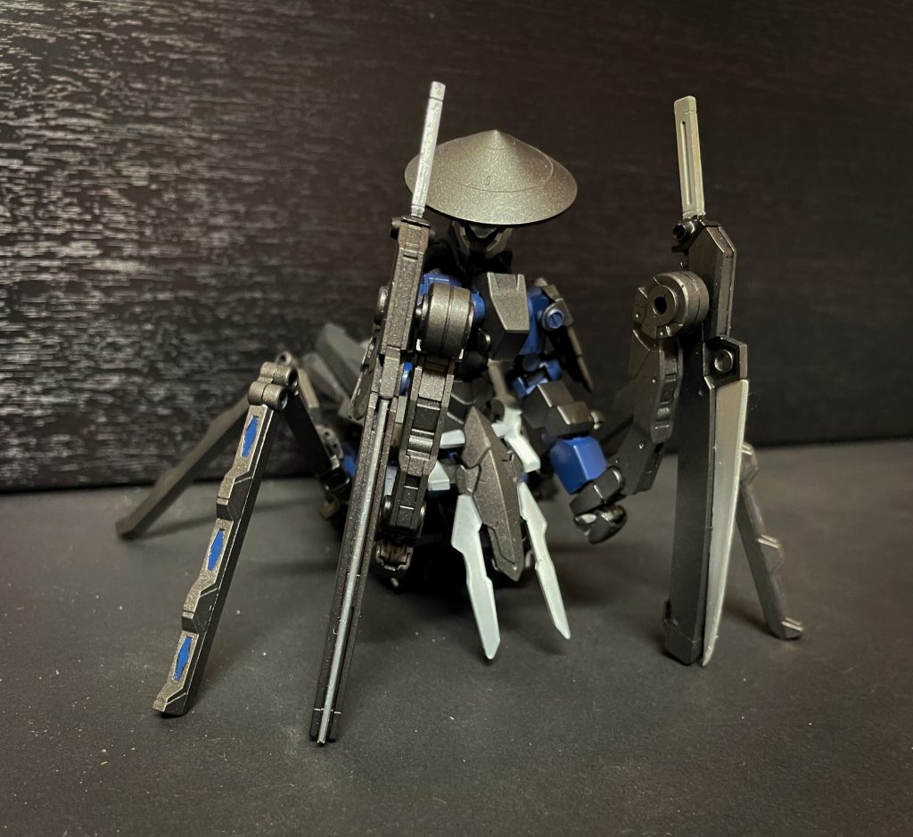 変形絡繰 蟷螂ノ型変形絡繰により蟷螂に化けた螂の姿。虫の様な多脚を持ち人とは違う太刀筋を振るう。