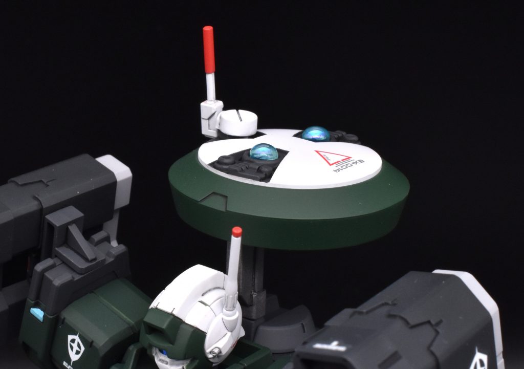 サーベルラックにレドームを取り付けています。シャドールの特徴を活かした可動が可能。通常のビームサーベルにも簡単に戻せます。