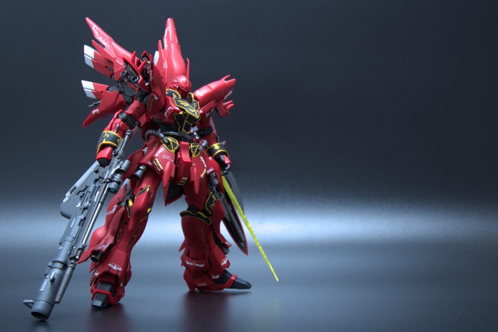 RGシナンジュはアドヴァンスドMSジョイントがメインフレームとして大部分を占めているキットなので、組んだそばから関節が緩々に。なので、ほぼすべての関節にパーマネントマットバーニッシュを塗りたくりました。