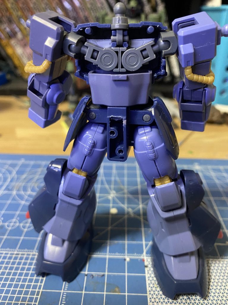 肩の稼働範囲が狭かったのでボールデンアームを使い少しですか稼働範囲を広げました。