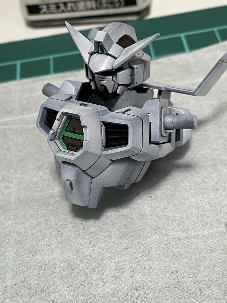 AGE–1は上から見た時と下から見た時で目つきが変わるので面白いです。フリットの優しさと、ヴェイガンに対する敵意を上手く再現されているなぁと関心しました。