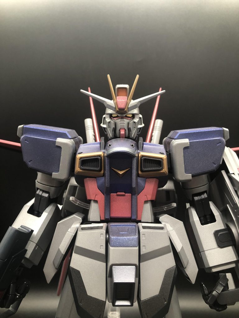 どうしようもない関節部は先に塗装してマスキングを行い合わせ目処理しました。