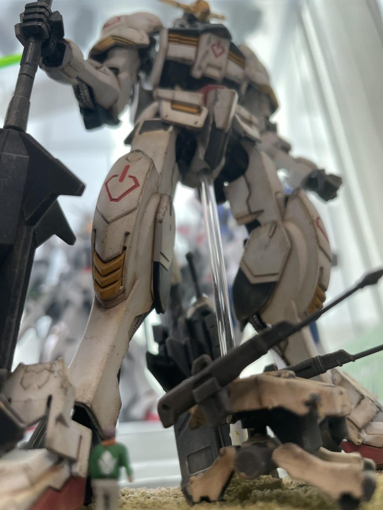 モビルワーカーは筆塗りと汚しで仕上げています。オプションセットのモビルワーカーを配置すると世界観が出て好きです。