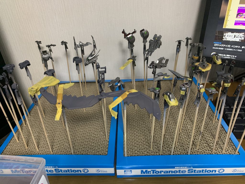 黒サフ→シャインシルバー→クリアレッド→クリアの流れで塗装しました