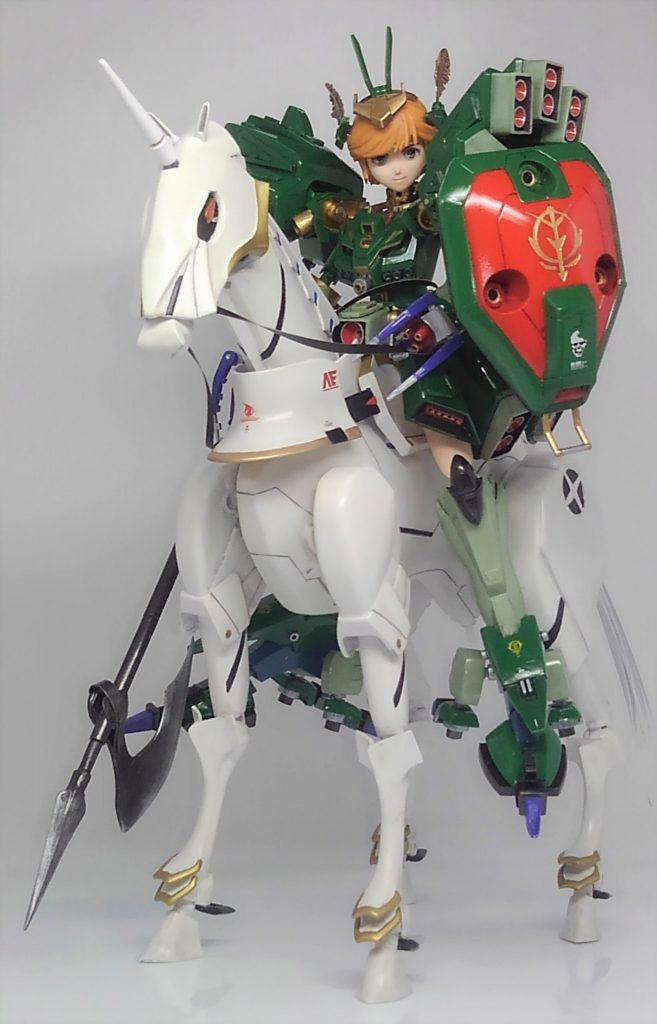 以前に投稿したユニコーンにも乗ることが出来ます。鐙が無いのであまり安定してませんが、落ちることは無いです。