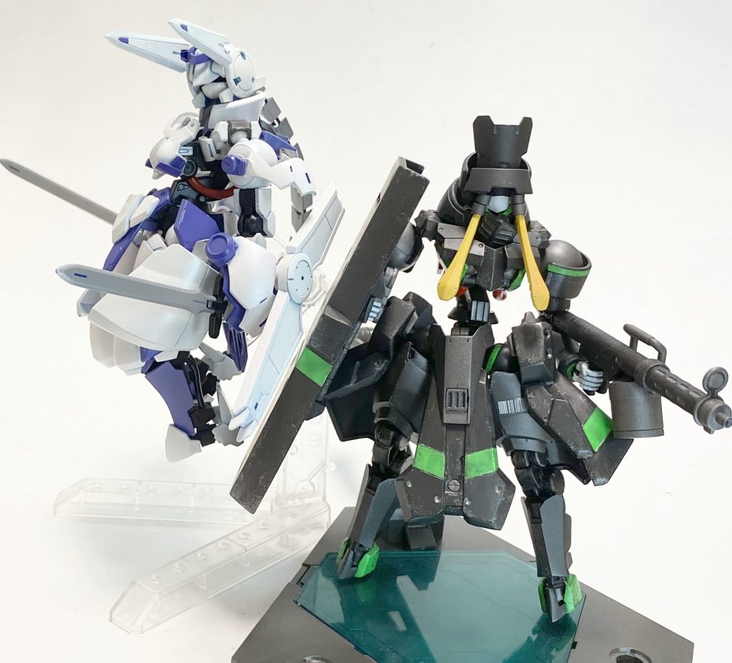 姉妹機とツーショット。同じヴァルキュリアフレームを使っていますがイメージは結構変わりますね。