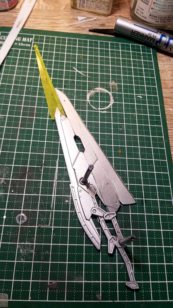 片刃をプラ板で自作して大剣にしました