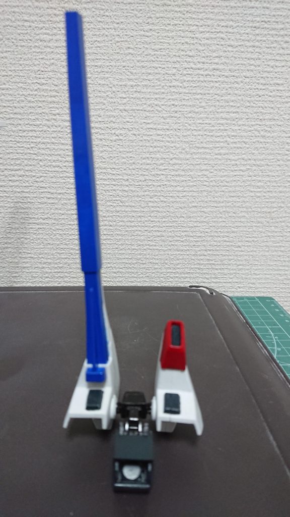 磁石を仕込んでいて、取り外し可能です。