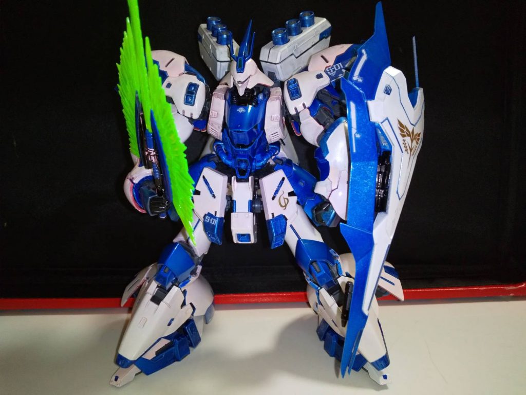 青が強すぎるのと配色のバランスが悪いですね。もう少し青色の部分を少なくすればアムロ専用機になったかもしれません。例えるなら連邦軍カラーって感じですかね…(笑)