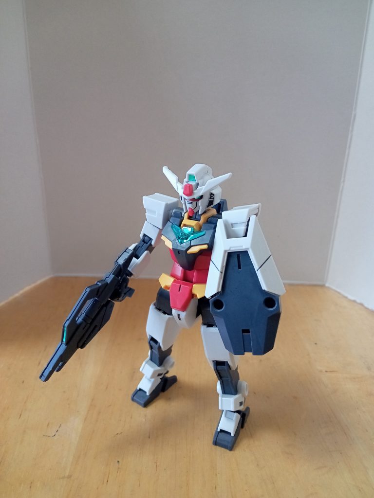 コアガンダムです。今回はあくまでも素組みメインなので、アンテナ等のシャープ化や塗装はしていません。スミ入れだけでもかなりカッコイイですね。