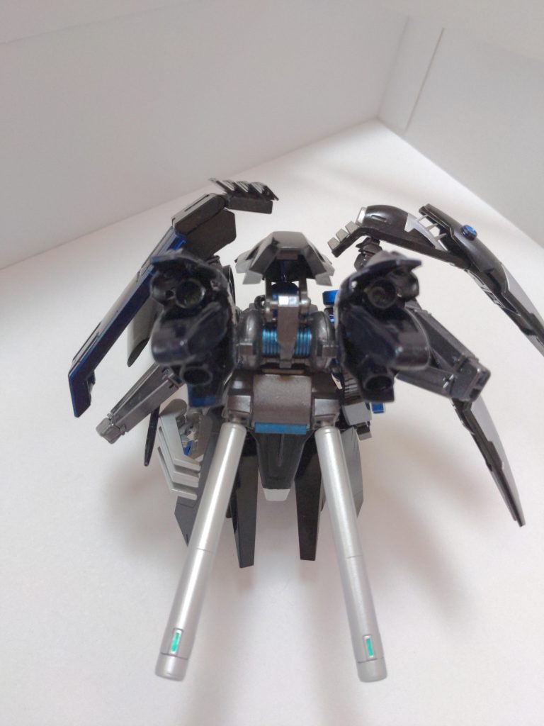 バックパックにはトールギスのバーニアやサブアーム、プロペラントタンクなど山盛りですw