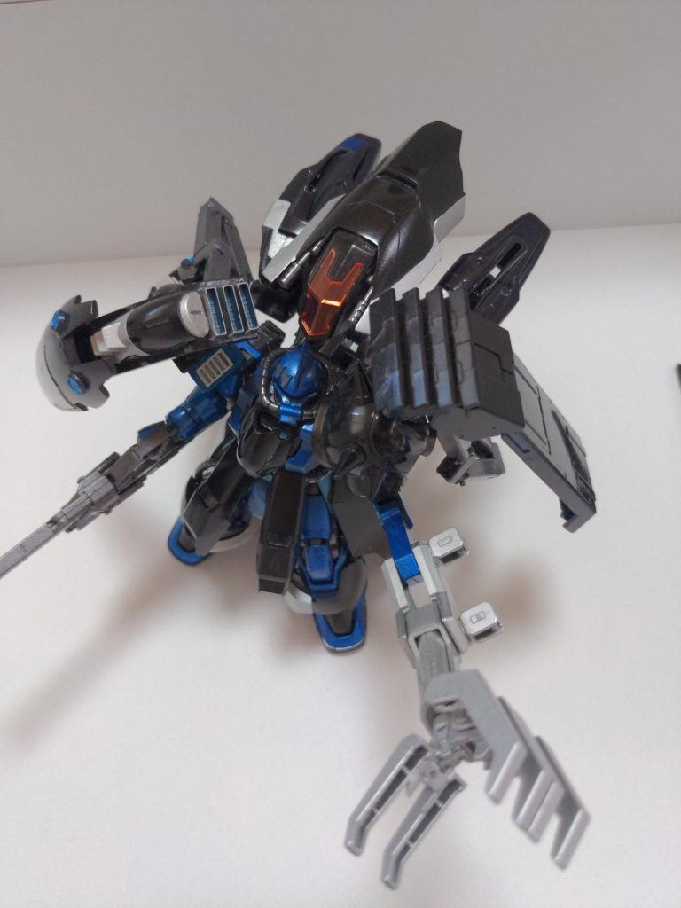 左腕は展開することで大型クローアームになります。付けた理由は特にありませんwww