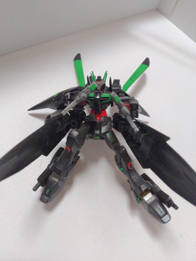 武装はビームマシンガン二丁にハンドグレネード（両腕にそれぞれ二門）とビームサーベルとなっているため狭い所での中近距離戦に特化しています。