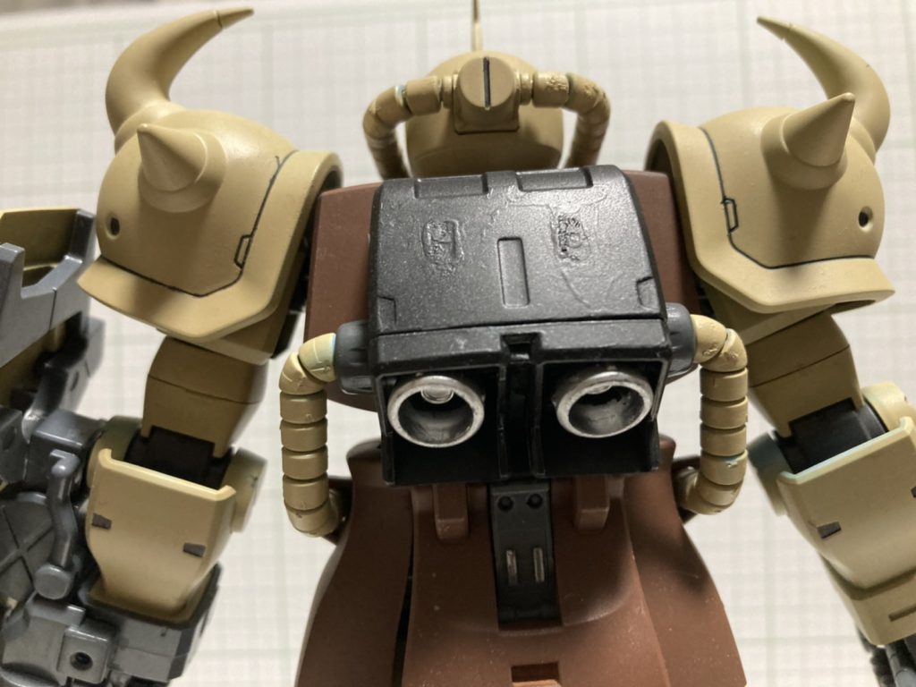 塗装前にミスってしまい、接着剤の跡が残ってしまいました