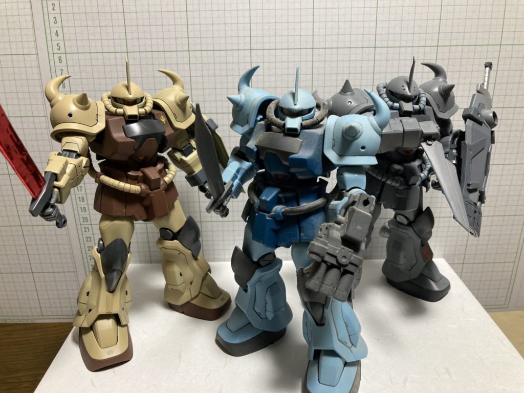 親子の3ショット　センターが父､ライトが弟となっています 