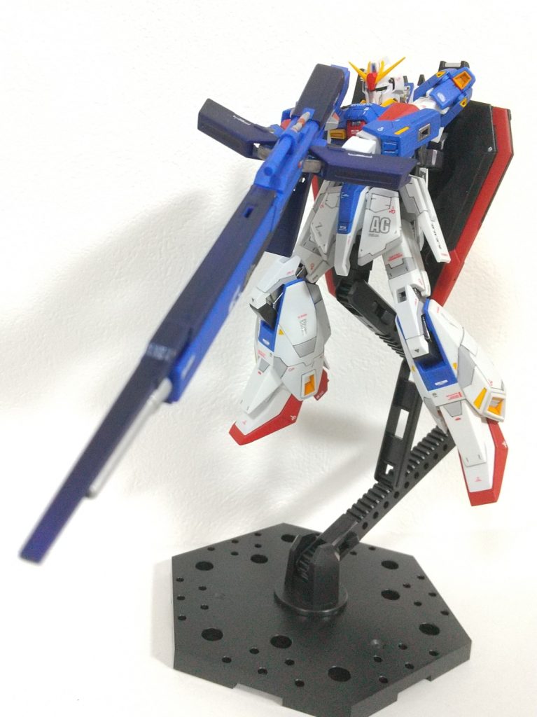 ホワイトとイエローの一部は成形色のまま。