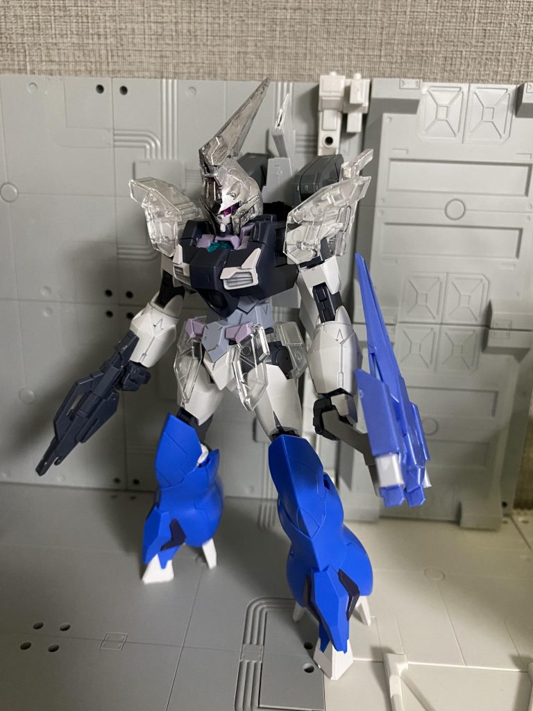 ファクトリーでの開発時ニューフェイクやアルスアースリーなどのパーツを組み合わせながら建造していた。