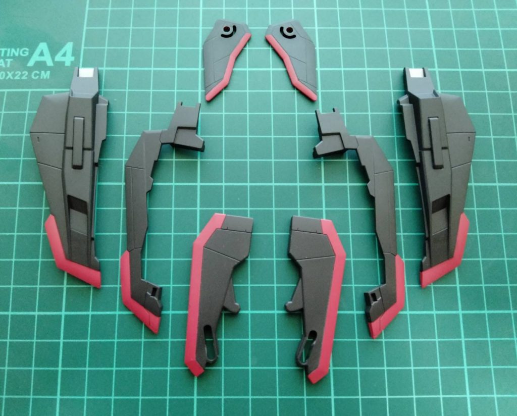 バインダーですがマスキングして塗り分けました。思いの外、他の箇所のマスキングが大変でした。