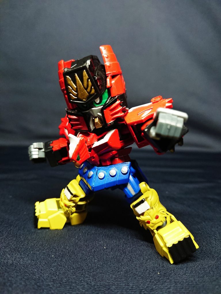 今回の戦隊ロボモチーフはジュウオウジャーからジュウオウキングです。ヒーローズで劉備、悟空、諸葛亮が立ち寄ったウォーリアワールドのキャラクターとしました。ウォーリアワールド風に合わせ、キングではなくロード(君主)にしています。