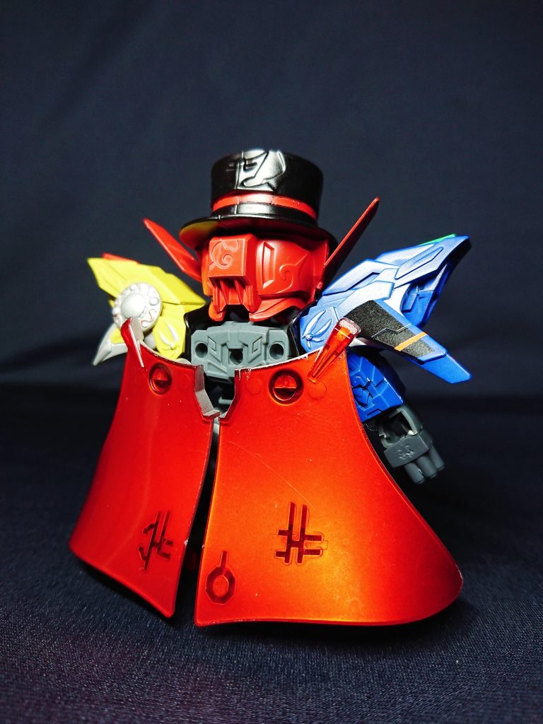 背部はアルセーヌX同様のマントです。ルパンレッド風です。