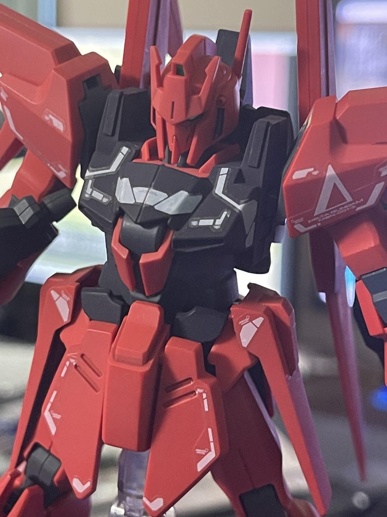 胸のマーキングシールは余白がクソデカだったのでデザインナイフにて切り出してます。（VMsAWrsの文字列は諦めた）