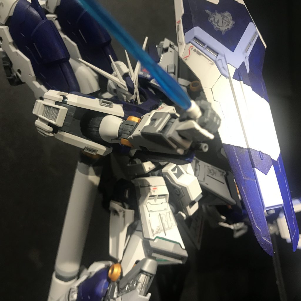 ビームサーベル今回はポーズぎこちない感じありますが塗装剥げちょっと怖いんですよねw