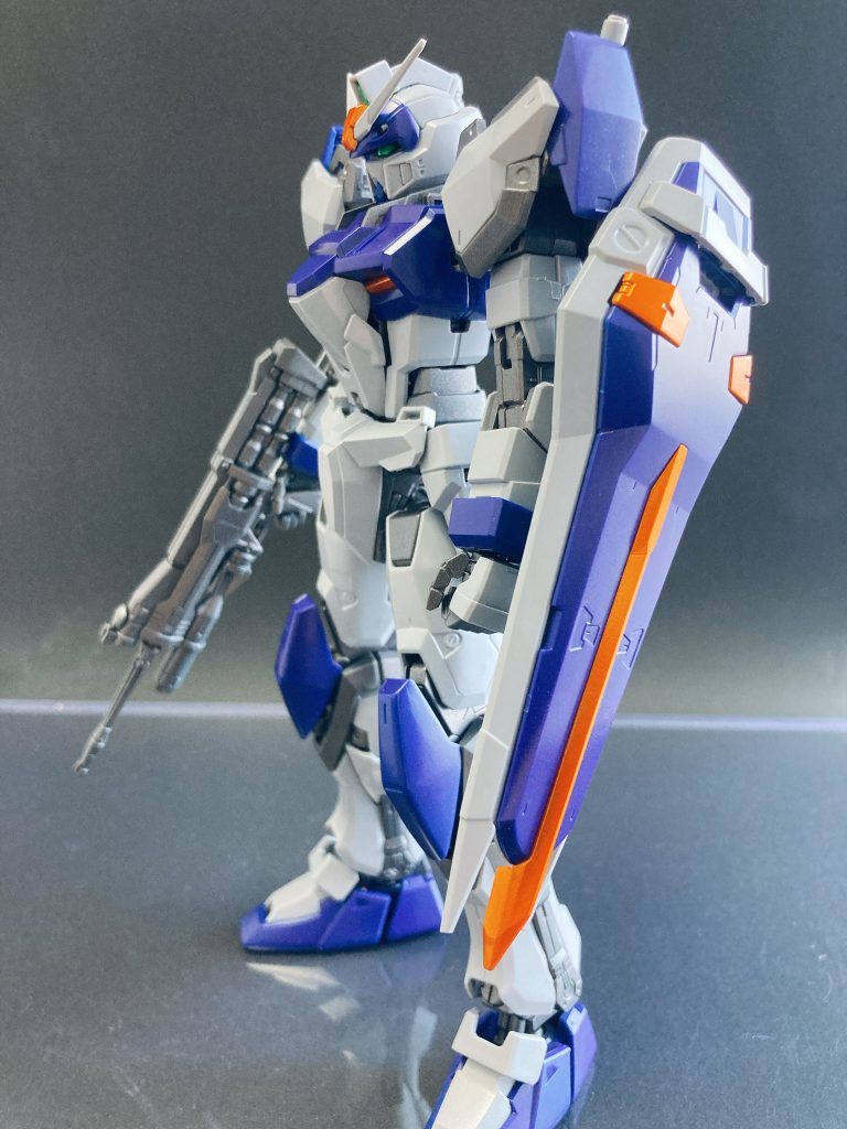 ライフルとシールドを持たせて