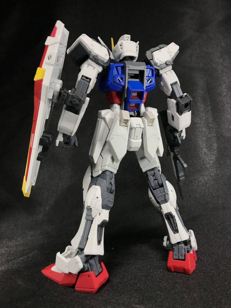 ただ、フレームはABSなので溶剤が浸透してしまう前に乾燥させてパーツの劣化に繋がらないように気をつけました💦 今回、白の発色を良くするために下地に「グレー→シルバー→ホワイト」の順番で塗装しています☝🏻プロモデラー、サクライ総統の知恵を頂戴しました👍🏻 たしかに、ホワイトが発色してくれるまでそんなに重ねなくても良かったと思います😊メッキシルバーとかラフシルバーみたいな系統ではなく、シンプルに「シルバー」ですね✋🏻単体でシルバーとしての金属感を求めるには少々物足りないかもしれませんが、下地として使うとなかなか良い仕事をしてくれます！