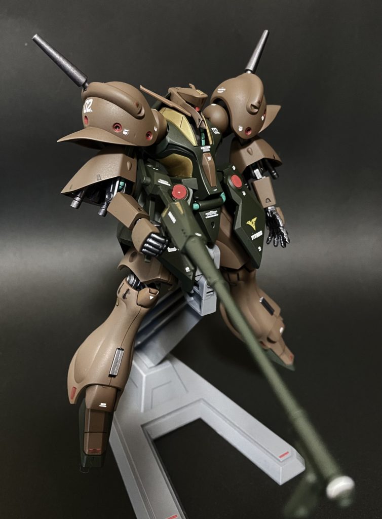 プロポーションは文句の付け所がないので、基本工作(合わせ目消し、後ハメ加工、レンズクリアー化、シャープ化など)あとはハンドパーツが保持力ゼロなので他キット等と交換。しかし傑作キットというか、設計やギミックなど、バンダイ頑張りすぎたなって感じの内容ですね!