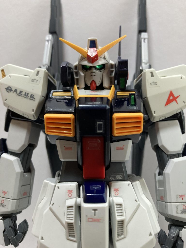 アナハイムはGディフェンサーを実戦投入。MK-Ⅱのフルアーマー化、ガンダムMK-Ⅲなど新型の開発が進む中、MK-Ⅱの弱点を開発中の技術やパーツを流用することで比較的短時間で強化することに成功した。