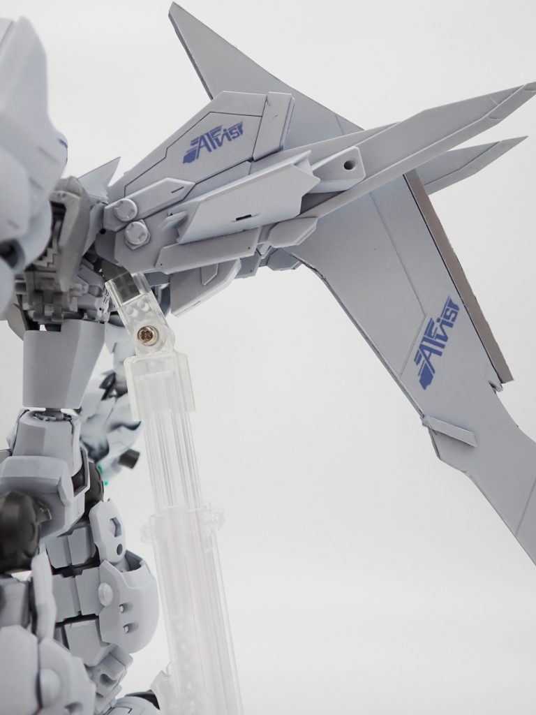 自作のALVISロゴ。ザインは白いのでデカールがよく映えます。