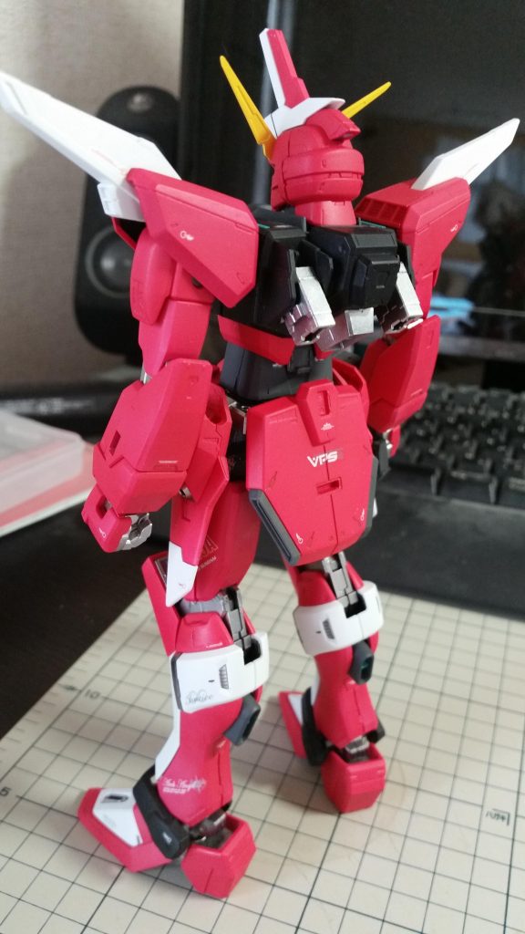 ファトゥム01を外した状態です。背負っていないと意外に細身なのが印象的です。